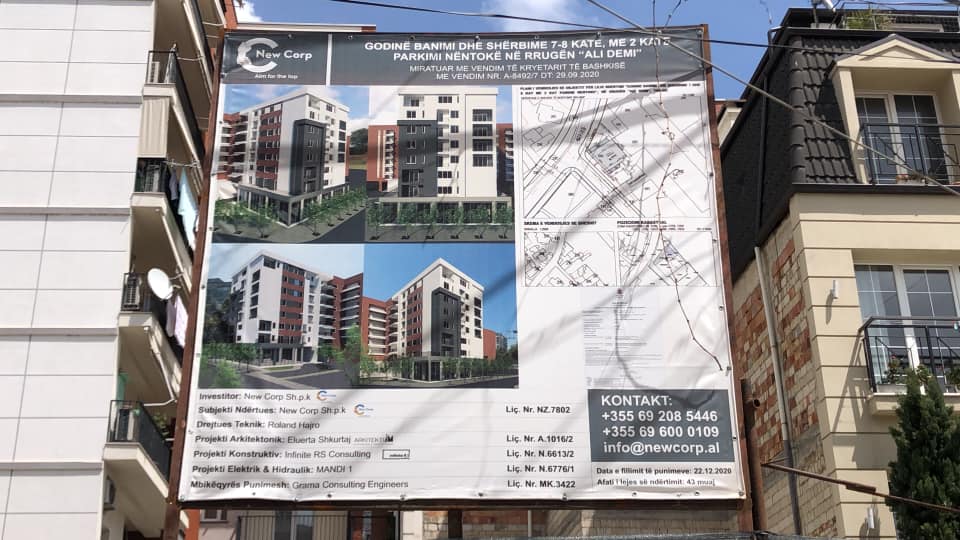 Godine banimi dhe sherbime 7-8 kate, me 2 kate parkimi nentoke ne rrugen Ali Demi